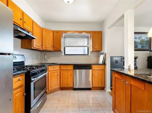 240-22 70th Avenue, Little Neck, NY 11362