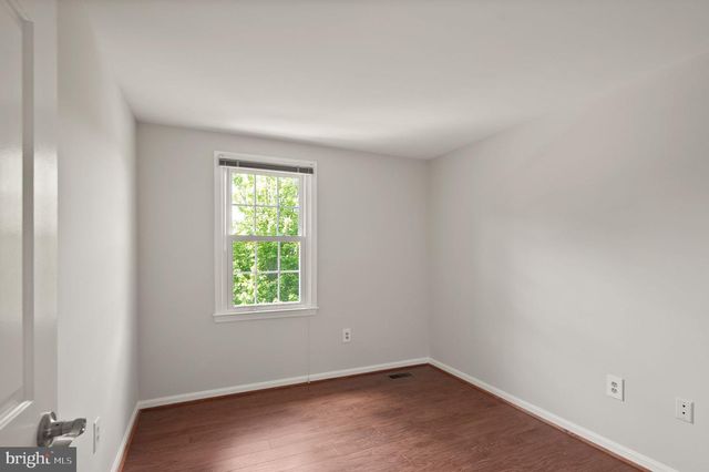 2592 JOHN MILTON DR, Herndon, VA 20171