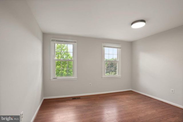 2592 JOHN MILTON DR, Herndon, VA 20171