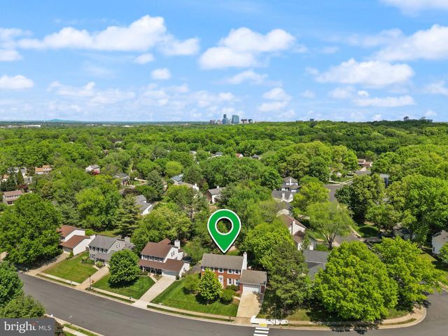 2592 JOHN MILTON DR, Herndon, VA 20171