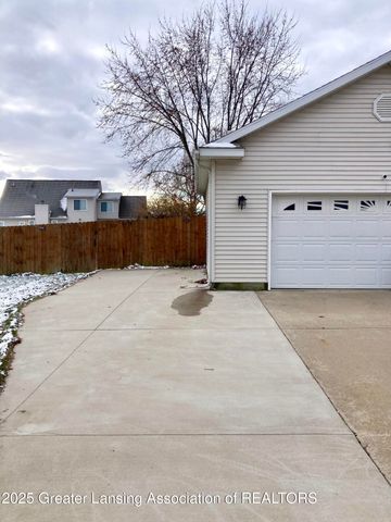 5372 Mirage Circle 30, Dimondale, MI 48821