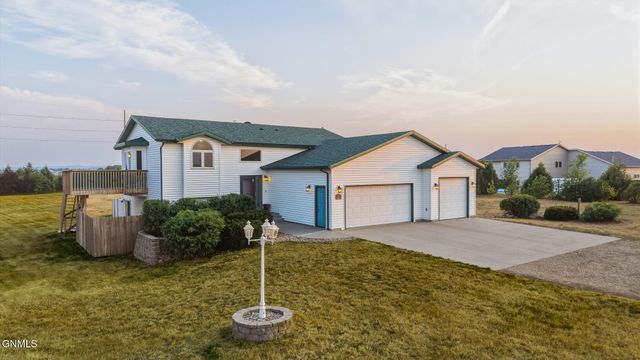 6405 Preston Loop, Bismarck, ND 58504 property photo