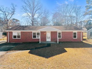 2706 Country Club Road, Jacksonville, NC 28546