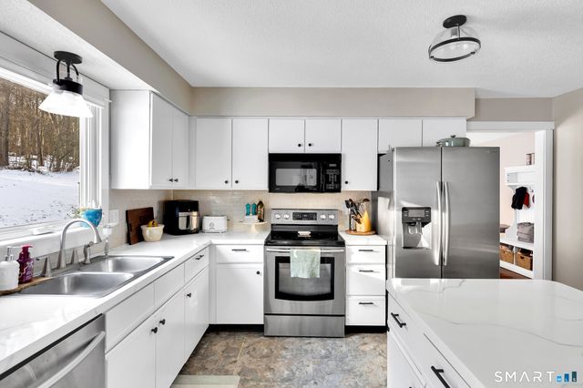 22 Harnish Lane, Wallingford, CT 06492