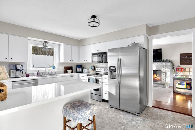 22 Harnish Lane, Wallingford, CT 06492