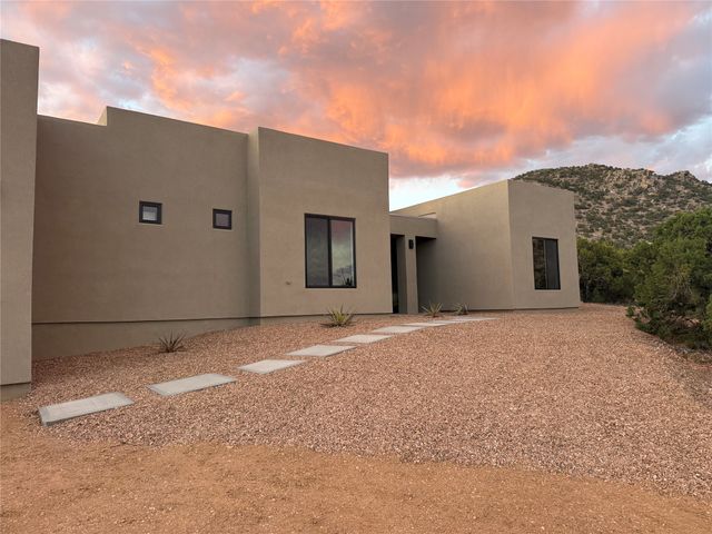 6 High Desert Vista, Santa Fe, NM 87505
