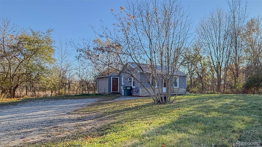 13810 9 Mile Road, Green Oak Township, MI 48178