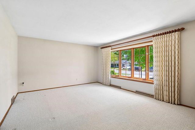 345 Veldor Street, Oregon, WI 53575