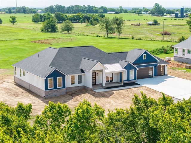 1618 NW Digby, Highfill, AR 72734