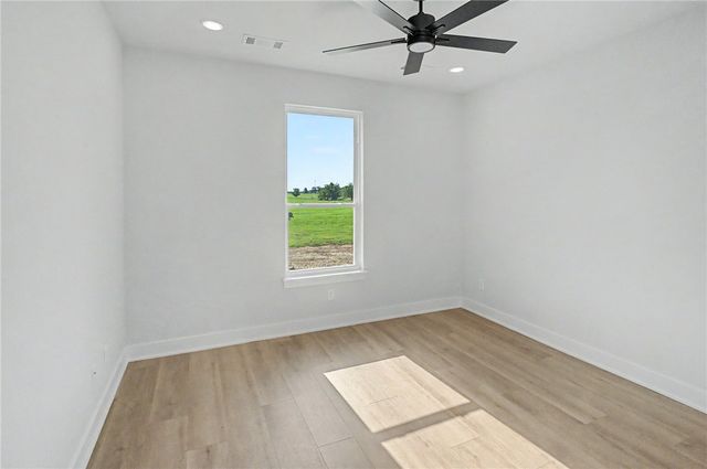 1618 NW Digby, Highfill, AR 72734