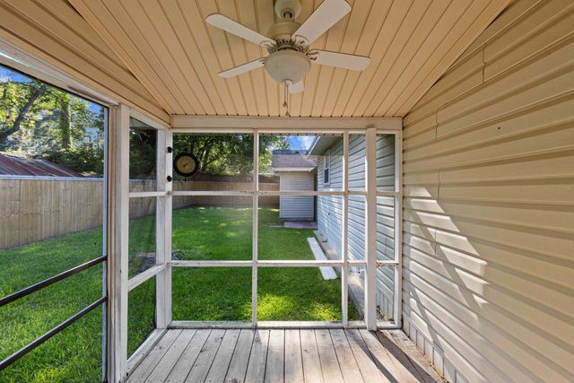 3504 Eastmoor Dr, Marshall, TX 75670