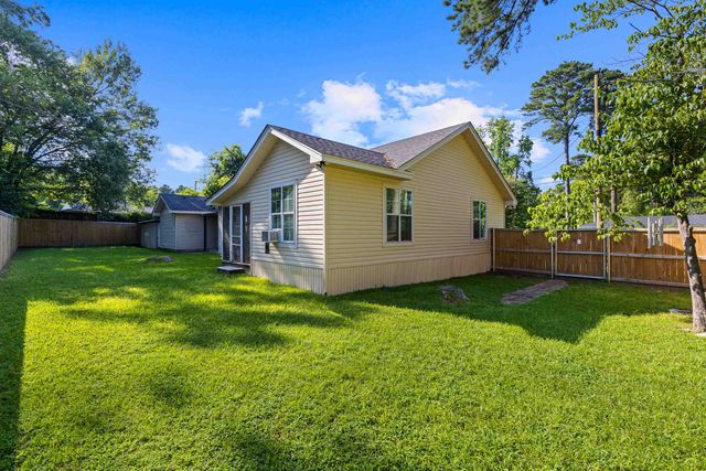 3504 Eastmoor Dr, Marshall, TX 75670