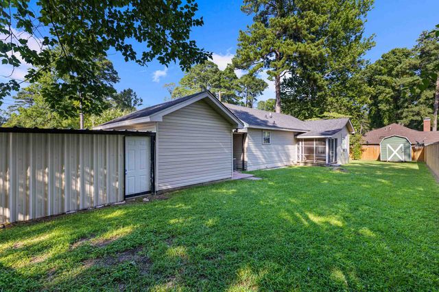 3504 Eastmoor Dr, Marshall, TX 75670