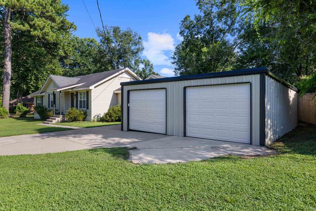 3504 Eastmoor Dr, Marshall, TX 75670