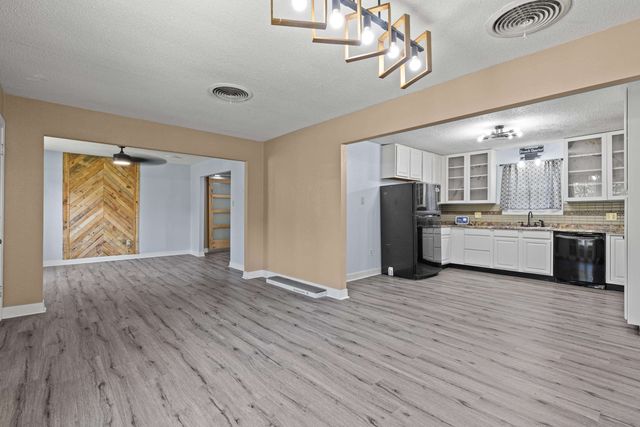 3504 Eastmoor Dr, Marshall, TX 75670