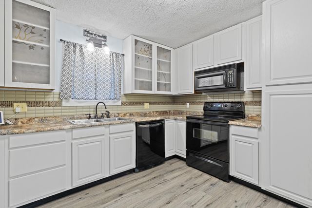 3504 Eastmoor Dr, Marshall, TX 75670