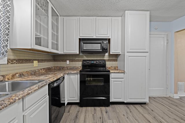 3504 Eastmoor Dr, Marshall, TX 75670