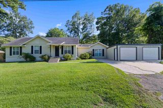 3504 Eastmoor Dr, Marshall, TX 75670