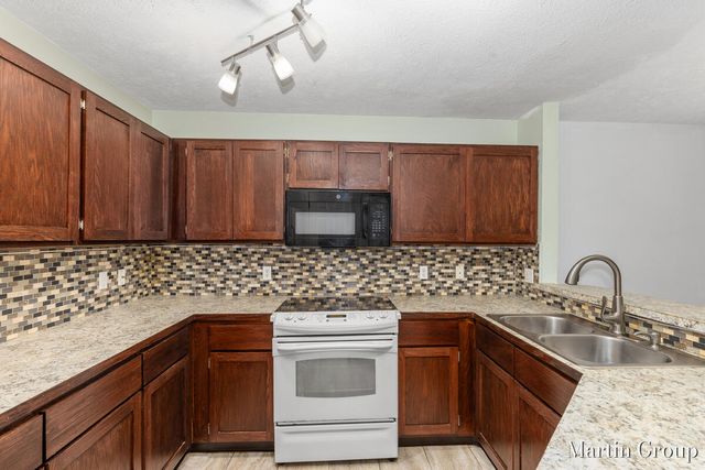 3101 Poplar Creek Drive Se 103, City Of Kentwood, MI 49512