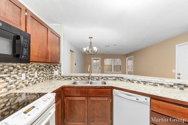 3101 Poplar Creek Drive Se 103, City Of Kentwood, MI 49512