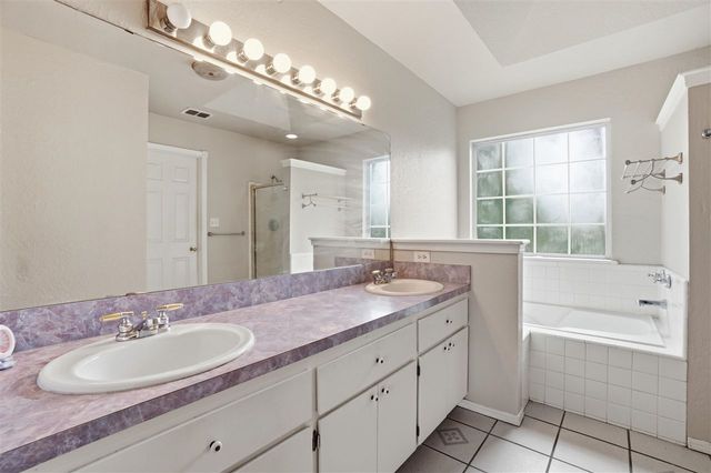 5406 NW Wilfred Dr, Lawton, OK 73505
