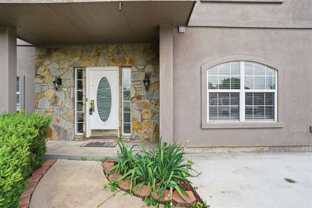 5406 NW Wilfred Dr, Lawton, OK 73505