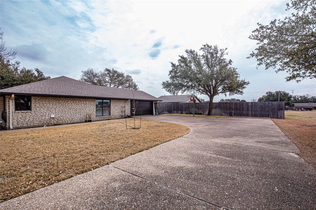 735 Willow Grove Road, Woodway, TX 76712
