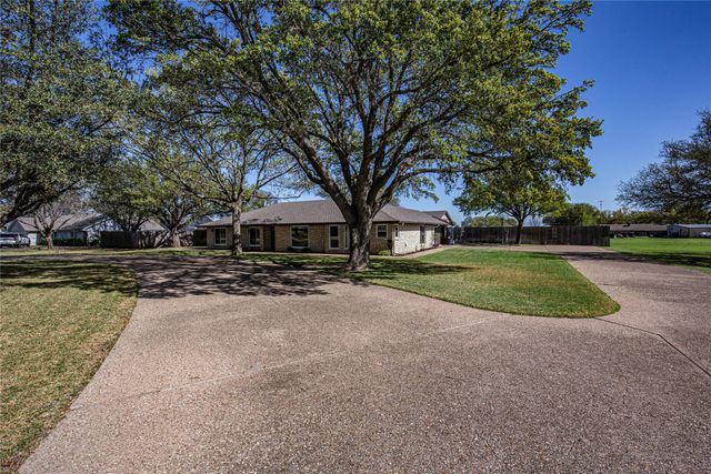 735 Willow Grove Road, Woodway, TX 76712