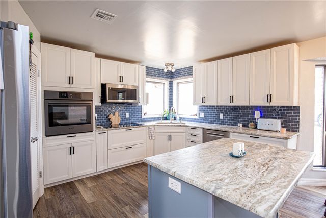 735 Willow Grove Road, Woodway, TX 76712