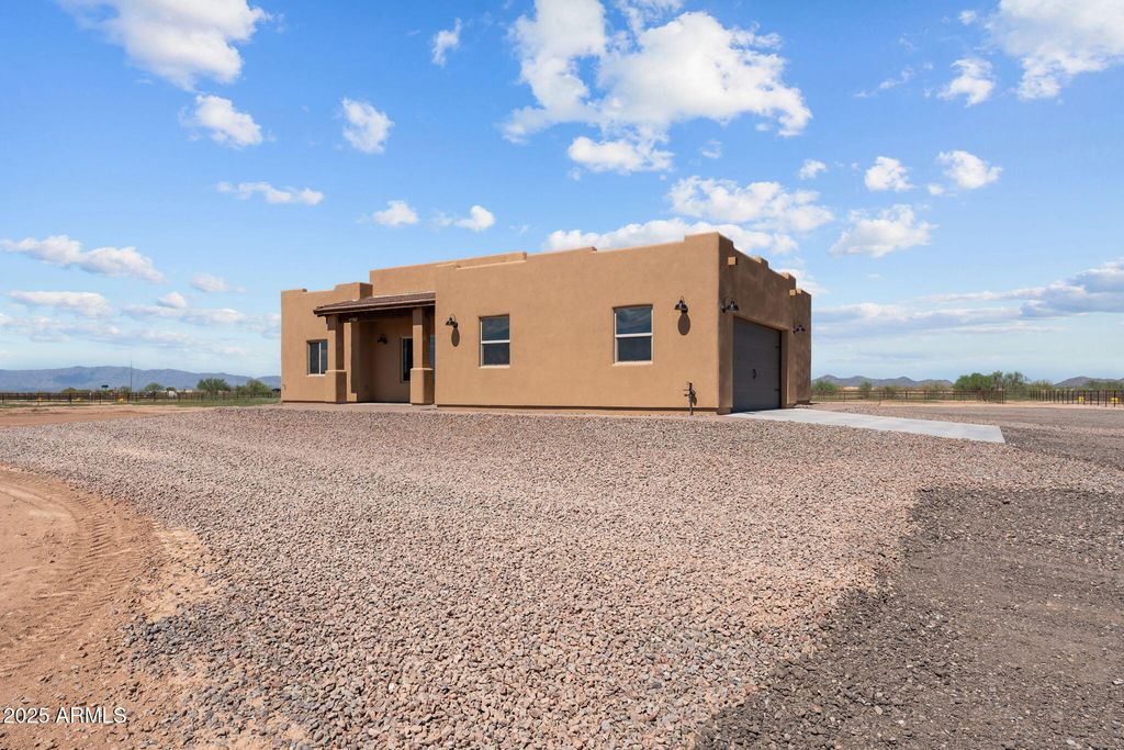 47562 W Ray Street, Aguila, AZ 85320