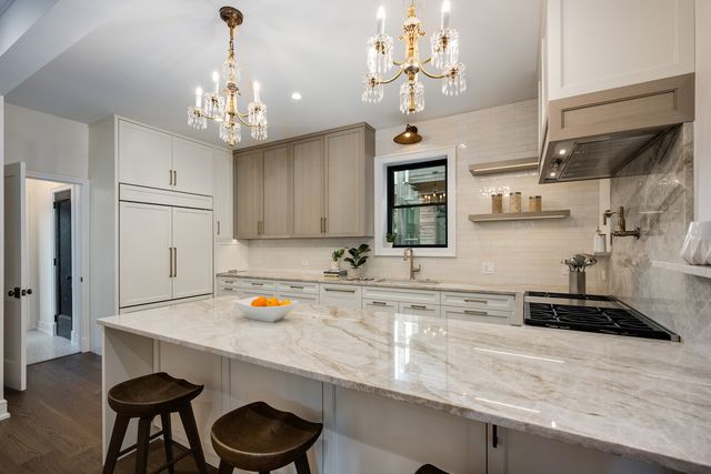 2512 N Kimball Avenue, Chicago, IL 60647