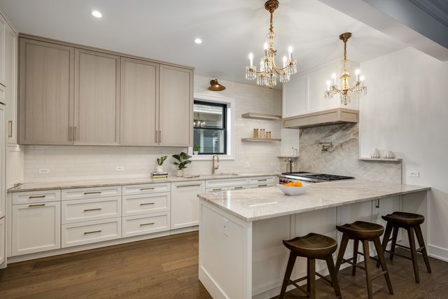 2512 N Kimball Avenue, Chicago, IL 60647