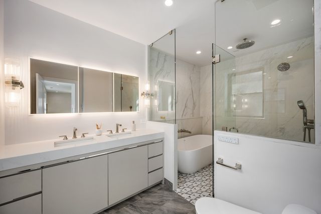 2512 N Kimball Avenue, Chicago, IL 60647