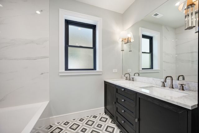 2512 N Kimball Avenue, Chicago, IL 60647