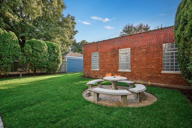 2512 N Kimball Avenue, Chicago, IL 60647