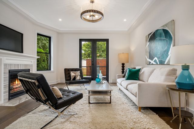 2512 N Kimball Avenue, Chicago, IL 60647