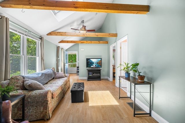 71 Cains Hill Dr, Taunton, MA 02718