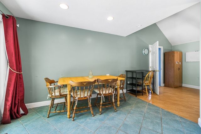 71 Cains Hill Dr, Taunton, MA 02718