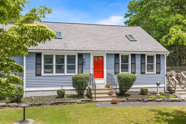 71 Cains Hill Dr, Taunton, MA 02718