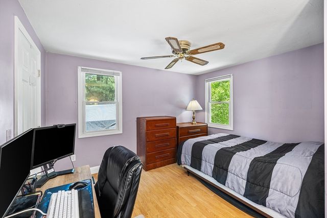 71 Cains Hill Dr, Taunton, MA 02718