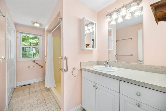 71 Cains Hill Dr, Taunton, MA 02718