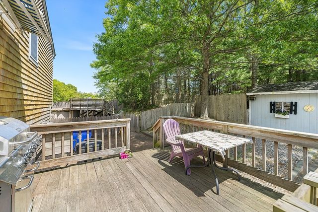 71 Cains Hill Dr, Taunton, MA 02718