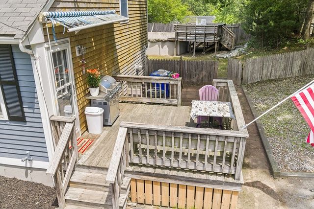 71 Cains Hill Dr, Taunton, MA 02718