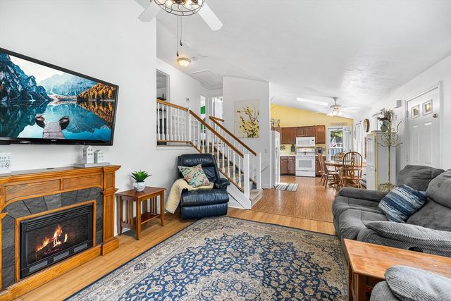 71 Cains Hill Dr, Taunton, MA 02718