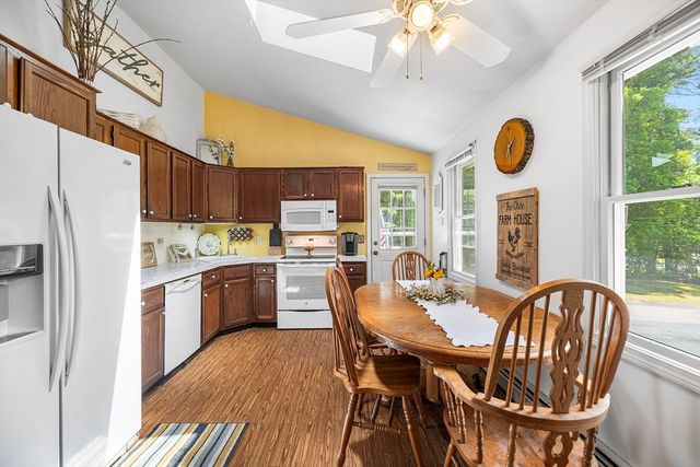71 Cains Hill Dr, Taunton, MA 02718