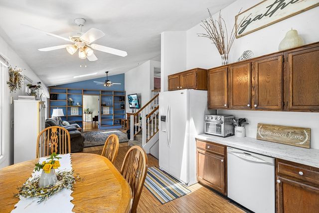71 Cains Hill Dr, Taunton, MA 02718