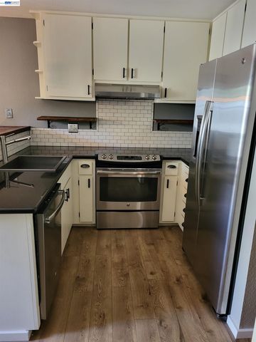 665 Palomino Dr D, Pleasanton, CA 94566