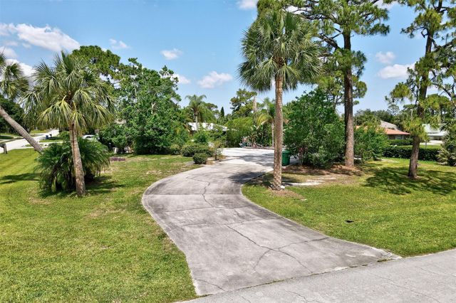 702 Lake Dr, Sebastian, FL 32958