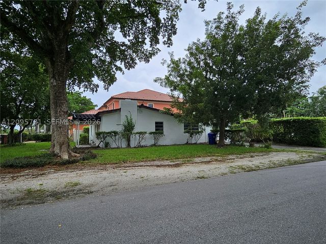 700 NE 7th St, Pompano Beach, FL 33060