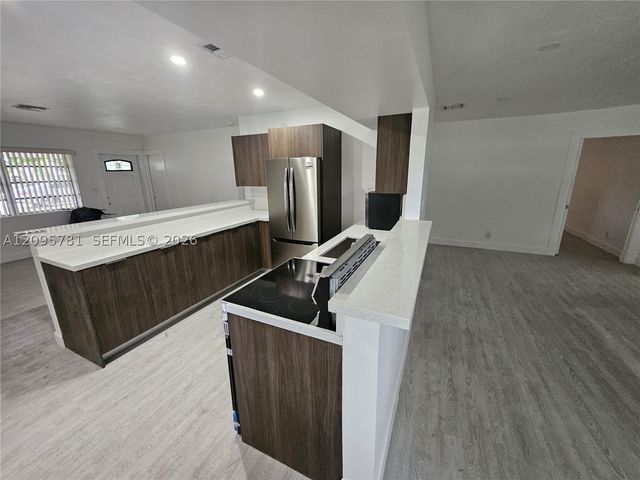 700 NE 7th St, Pompano Beach, FL 33060